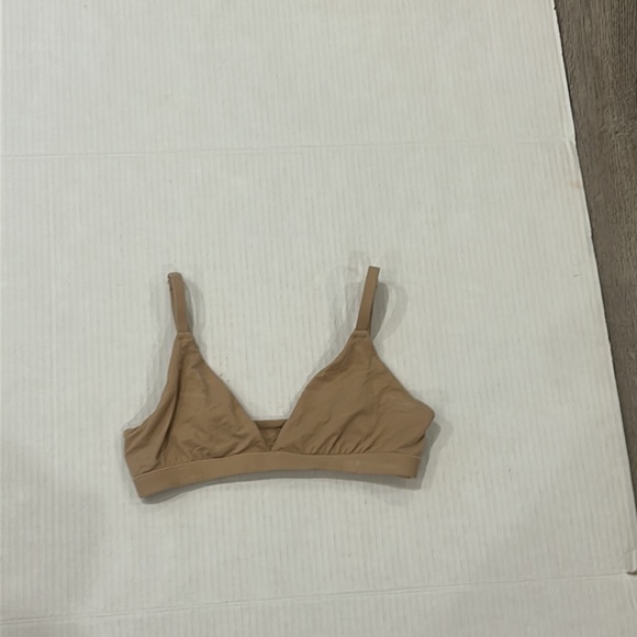 SKIMS Tan Bra - Picture 8 of 10